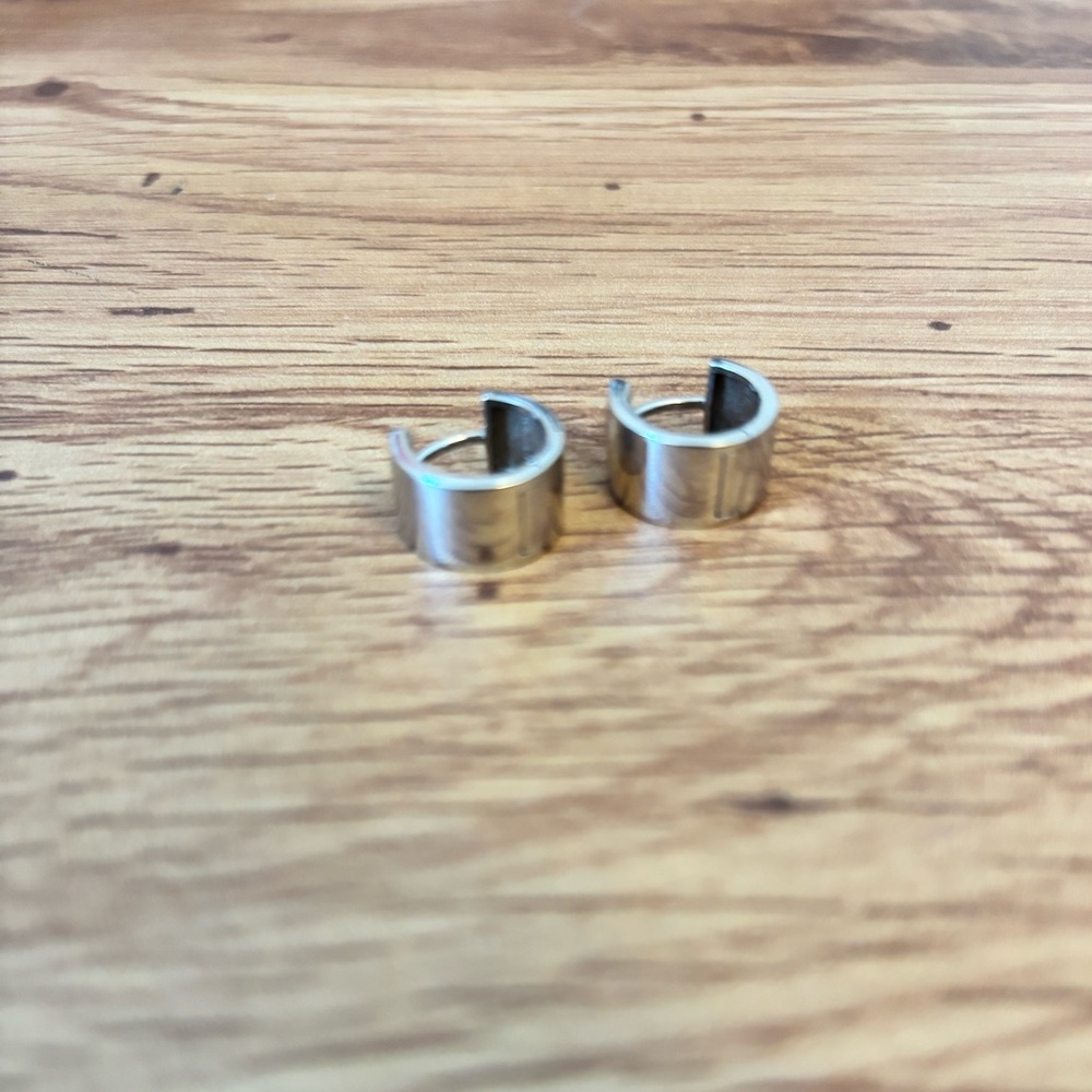 Hey June Super Chunk Huggie earring silver